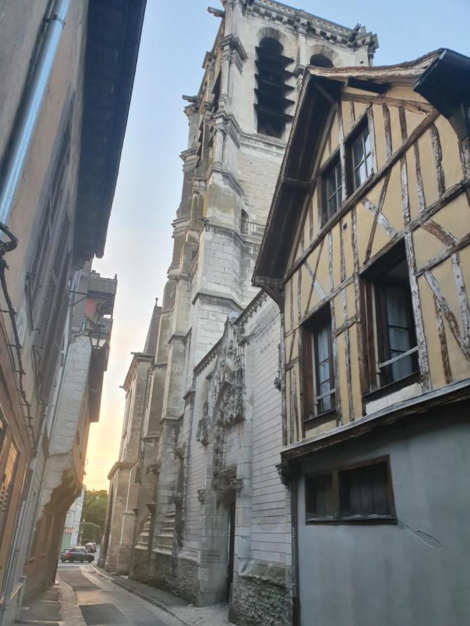 Le Logis Du Clocher Troyes Exteriör bild
