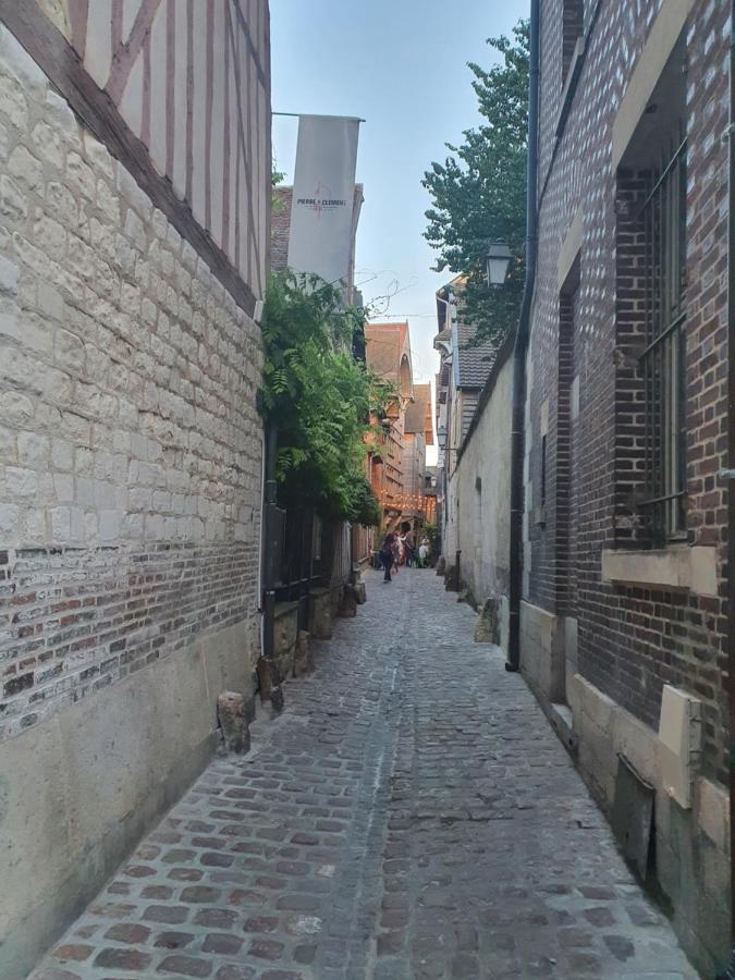 Le Logis Du Clocher Troyes Exteriör bild