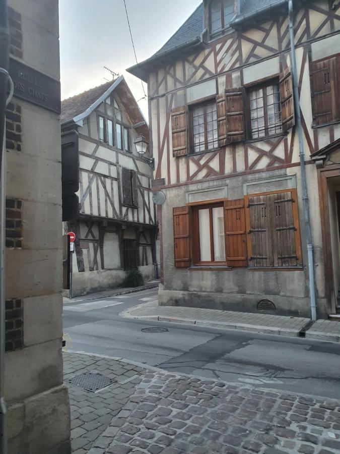Le Logis Du Clocher Troyes Exteriör bild