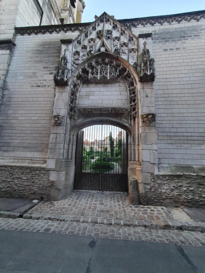 Le Logis Du Clocher Troyes Exteriör bild