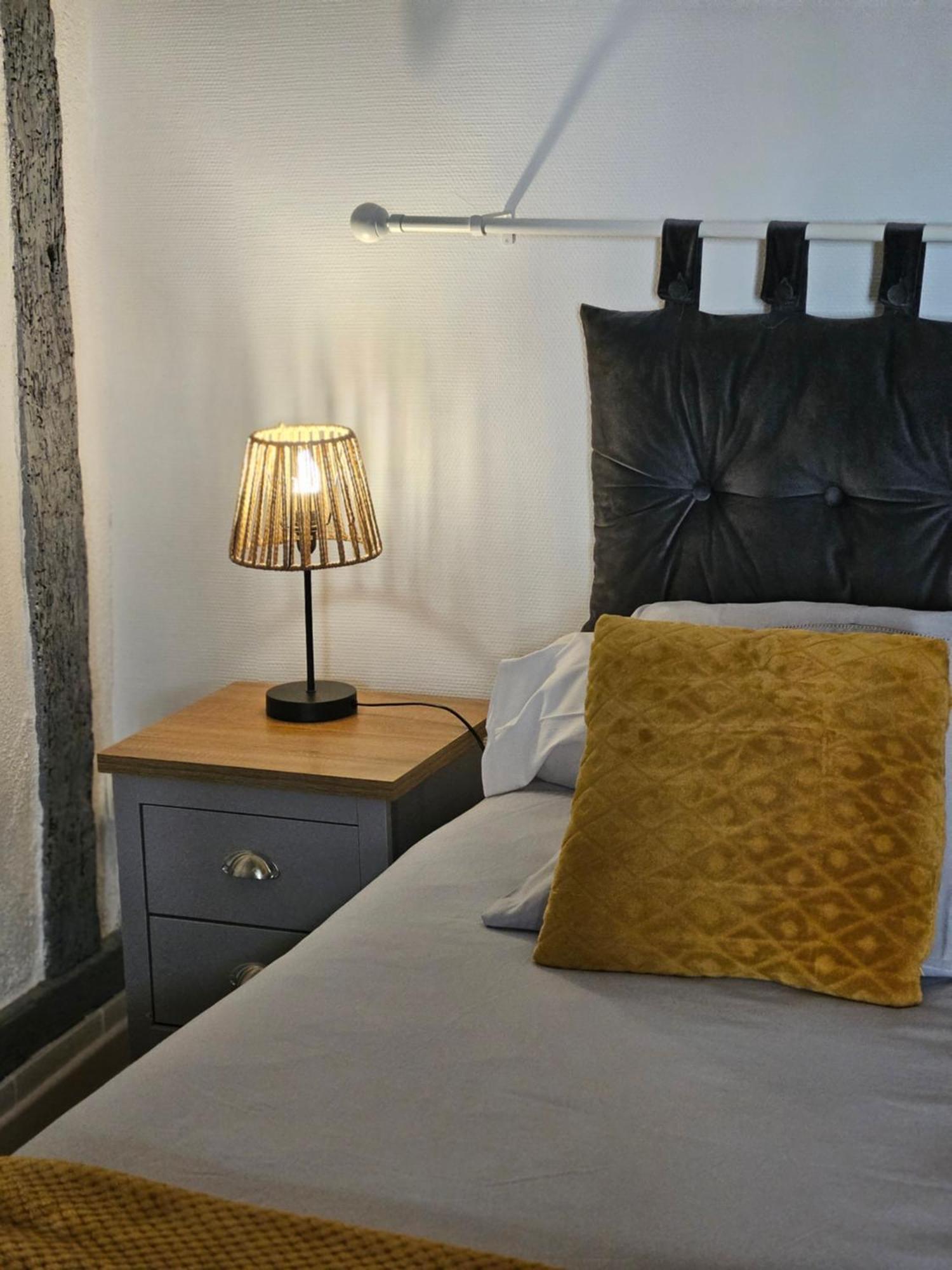 Le Logis Du Clocher Troyes Exteriör bild